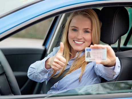 141232596_smiling_girl_with_drivers_license